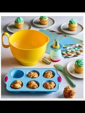 Pampered Chef  Kids Bake Set